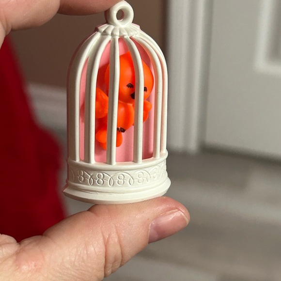 4/$100 Avon vintage 1975 Orange Bird in White Cage brooch 🦜 - Picture 4 of 6